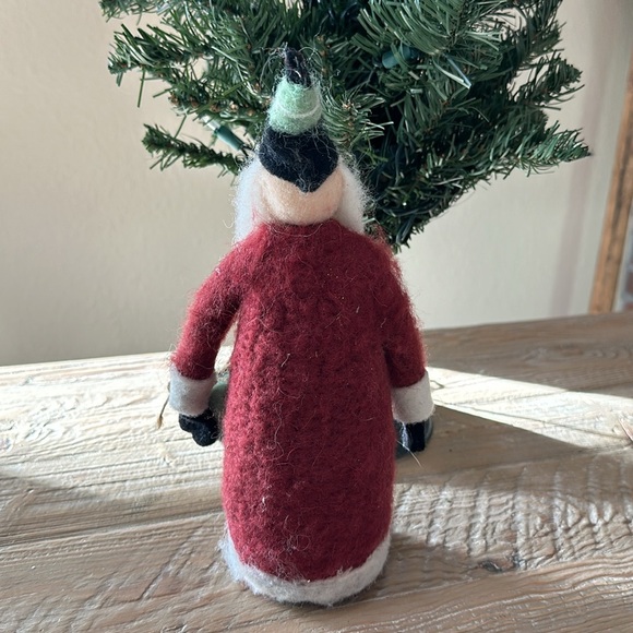 Wool Felt Santa with Black Hat & Package - Picture 3 of 10